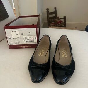 Vintage Ferragamo ballet flats